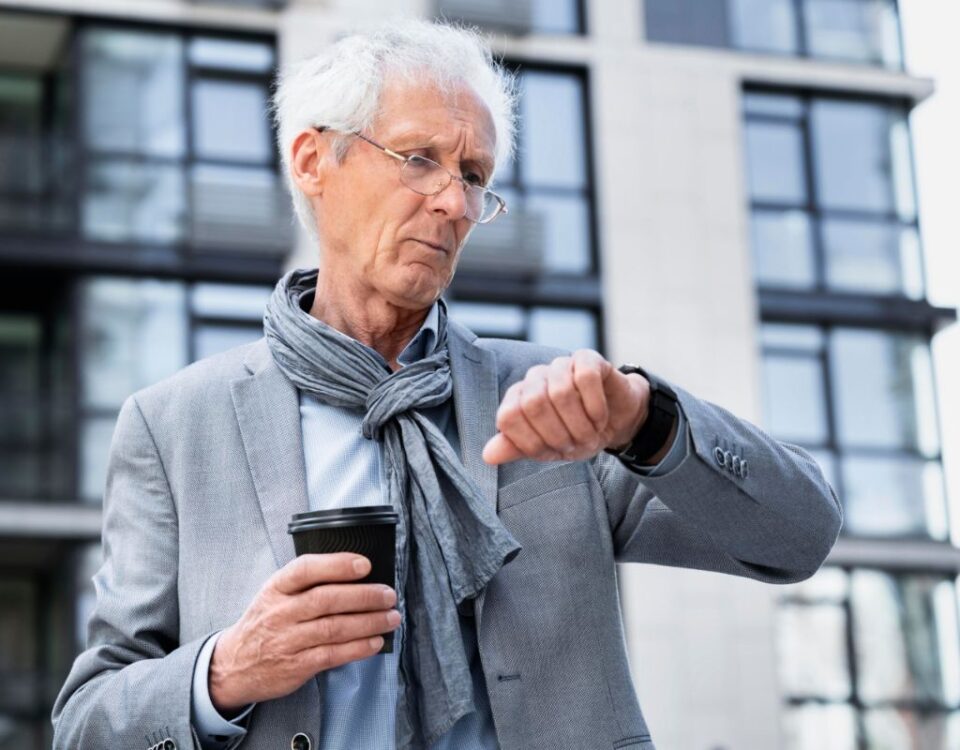 Oportunidades de Investimentos em Wearable Devices homem aplicou investimentos em wearable devices