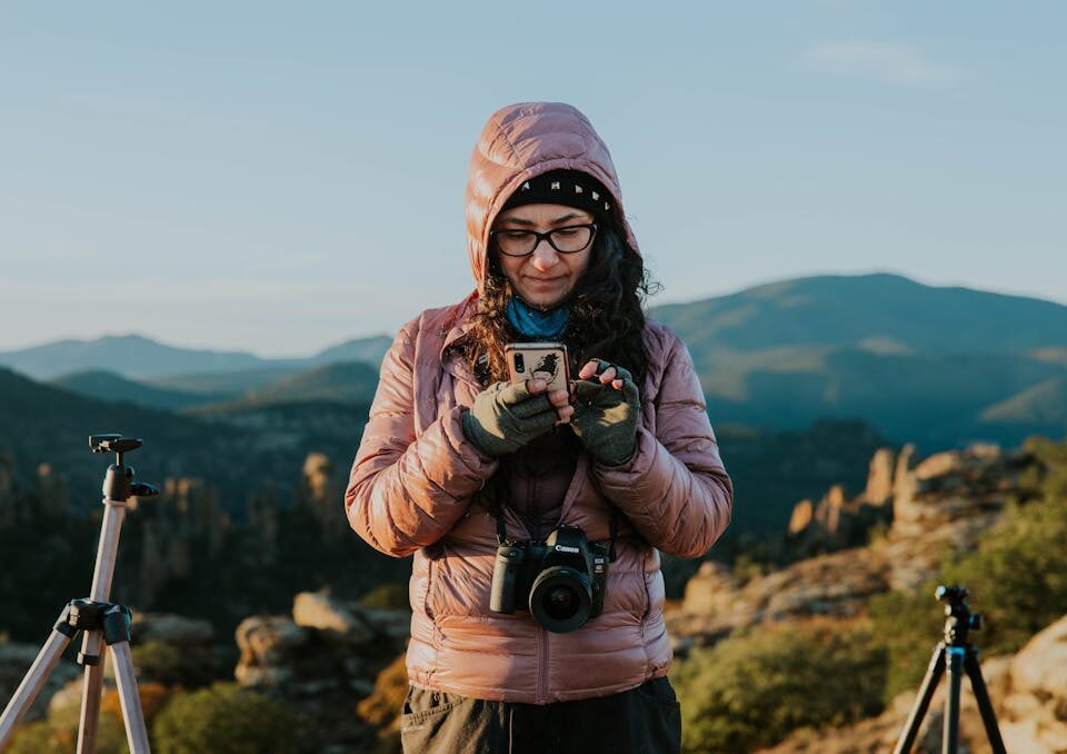 Como Fotógrafos Podem Ganhar Mais com um Site Profissional fotógrafos trabalhando