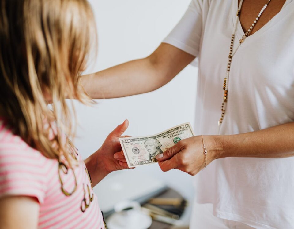 Educação Financeira para Jovens realizando Educação Financeira para Jovens