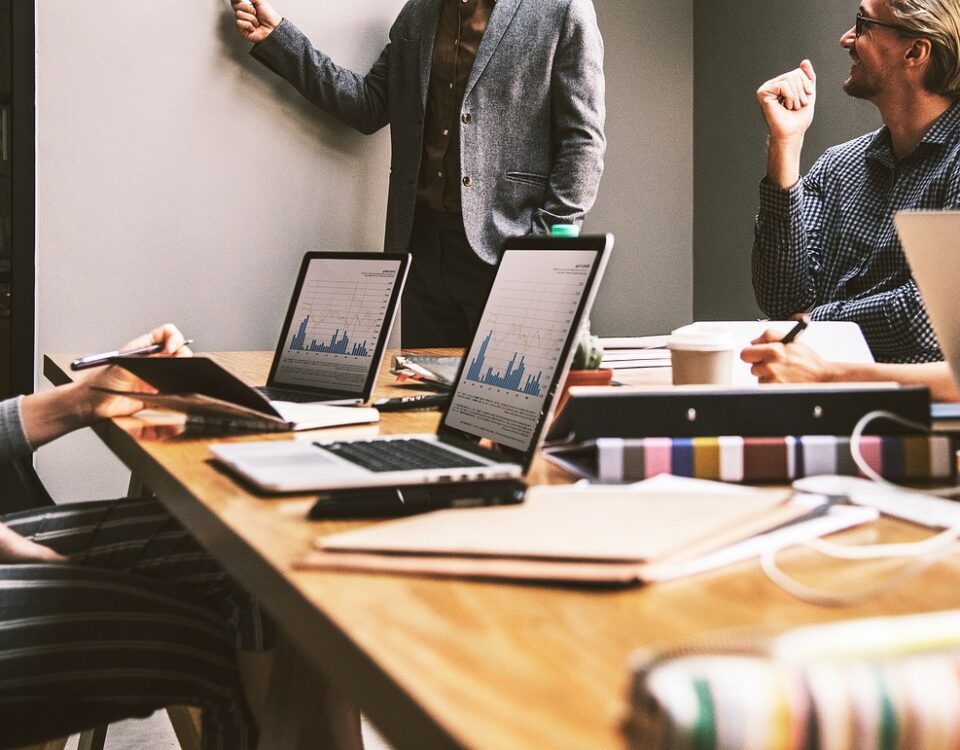 Economize tempo e dinheiro na comunicação empresarial Economize tempo e dinheiro na comunicação empresarial