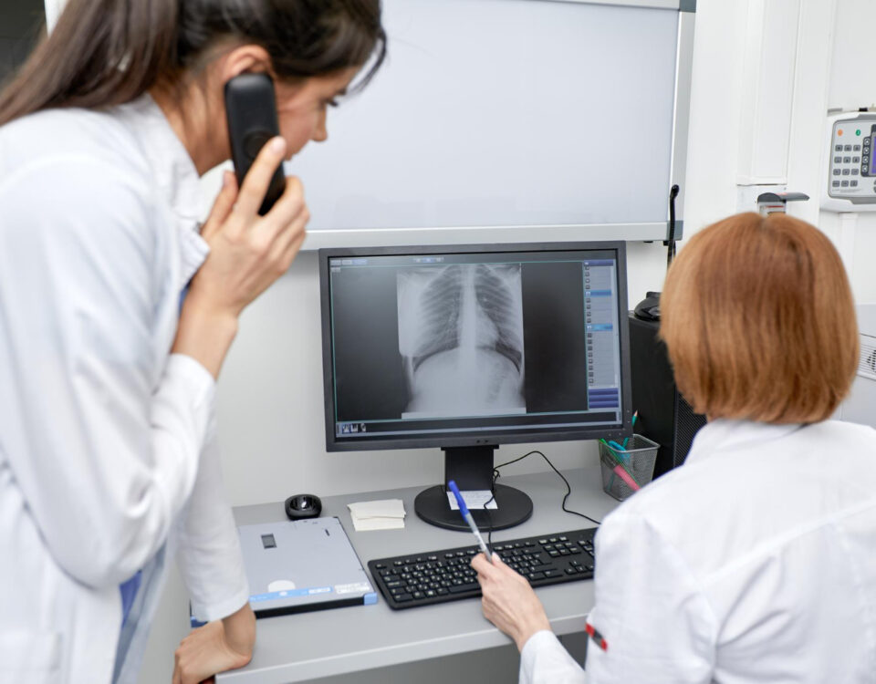 Reduzindo custos com a manutenção de equipamentos de imagem médica Reduzindo custos com a manutenção de equipamentos de imagem médica