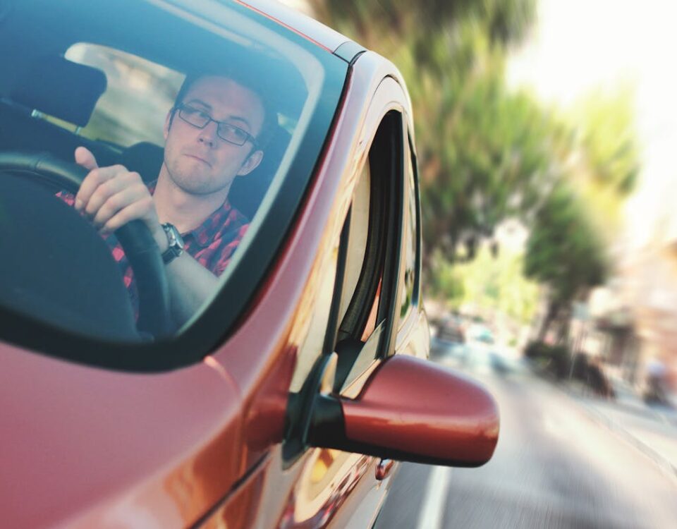 Quanto custa obter ou renovar sua CNH em 2024? Man Driving the Red Vehicle