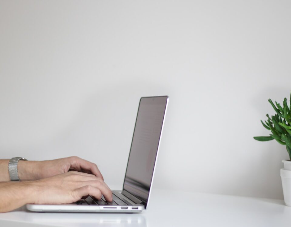 Economia com contratos digitais: como reduzir custos no seu negócio Economia com contratos digitais: como reduzir custos no seu negócio