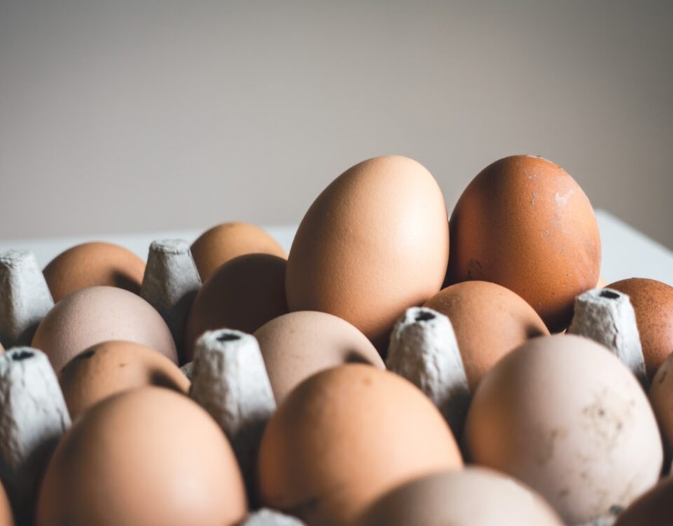 Como receitas caseiras podem reduzir gastos na alimentação shallow focus photography of brown eggs