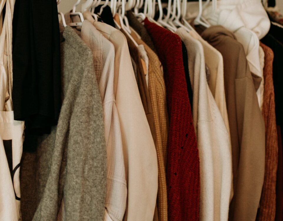 Economize mais organizando: dicas para reduzir desperdício no closet Economize mais organizando: dicas para reduzir desperdício no closet
