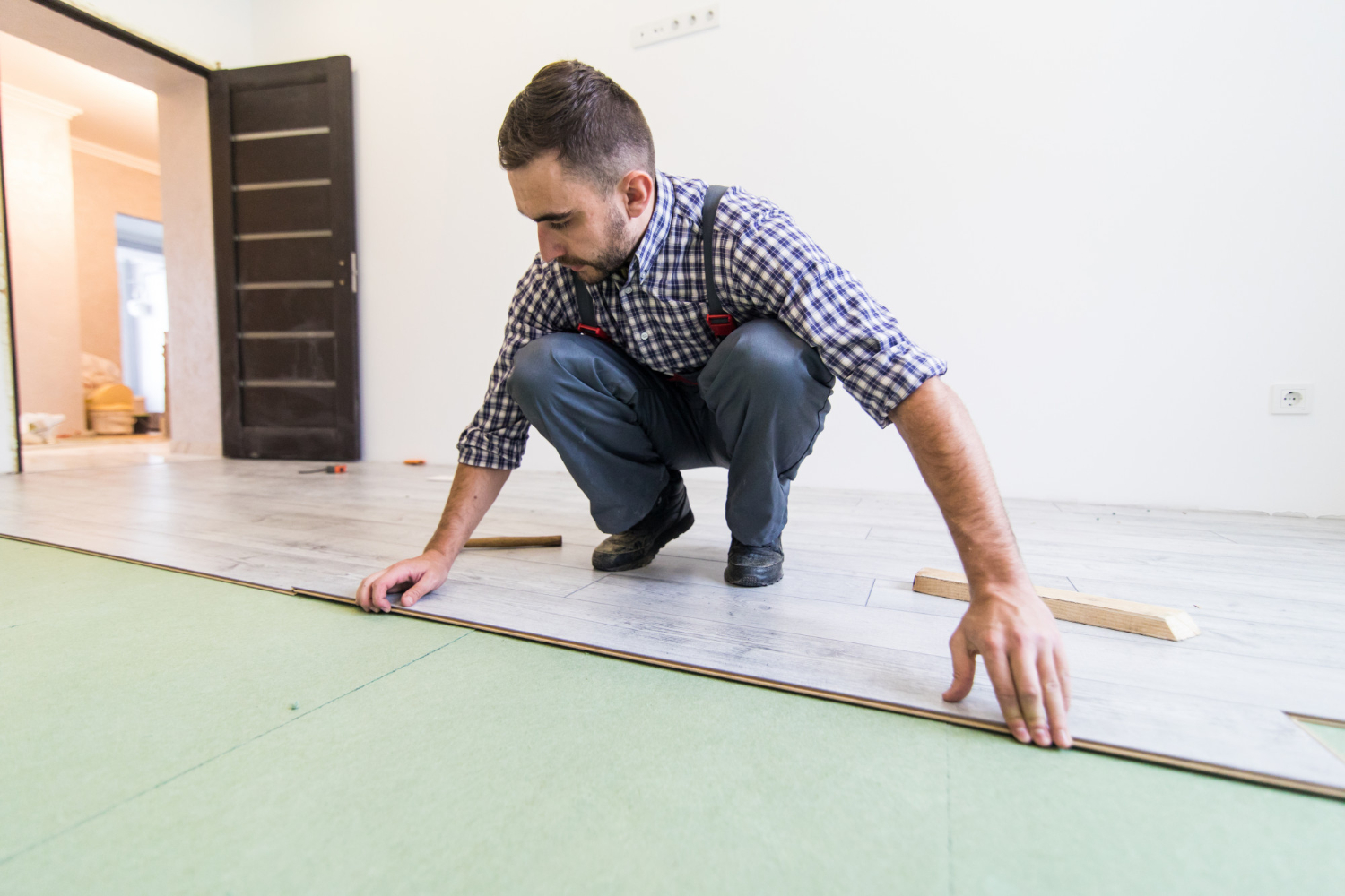 Piso laminado ou vinílico: Qual é o melhor custo-benefício? Piso laminado ou vinílico: Qual é o melhor custo-benefício?
