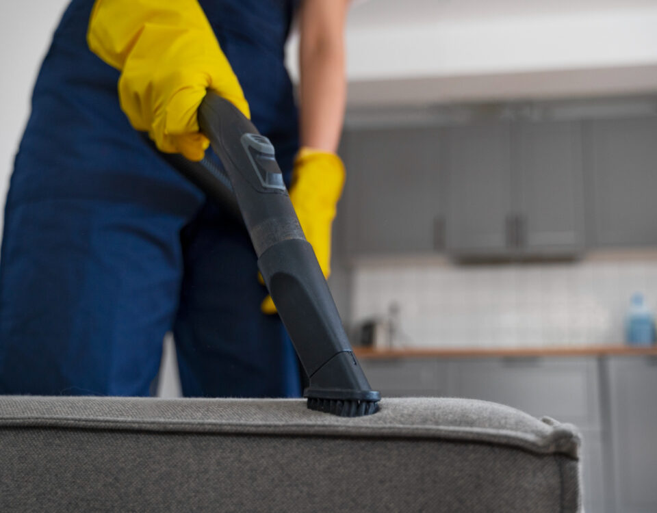 Vale a pena contratar serviço profissional de limpeza? Vale a pena contratar serviço profissional de limpeza?