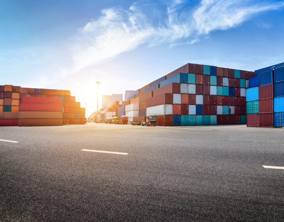 Vale a pena investir em empresas de containers ? Vale a pena investir em empresas de containers ?