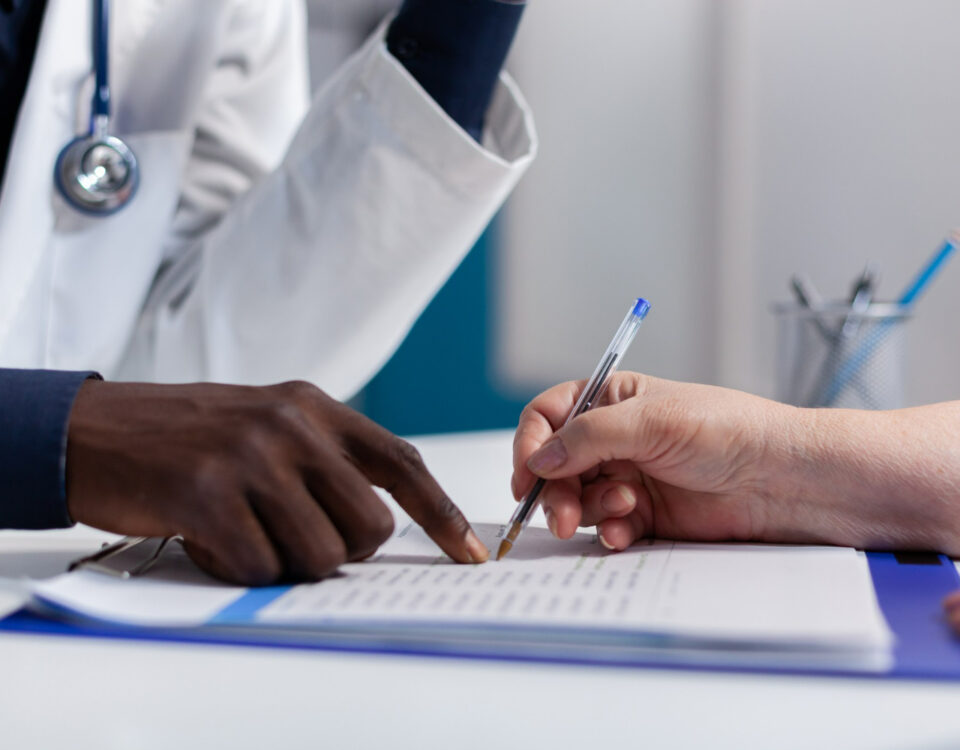 Absenteísmo e atestado: quando o custo explode no balanço Absenteísmo e atestado: quando o custo explode no balanço