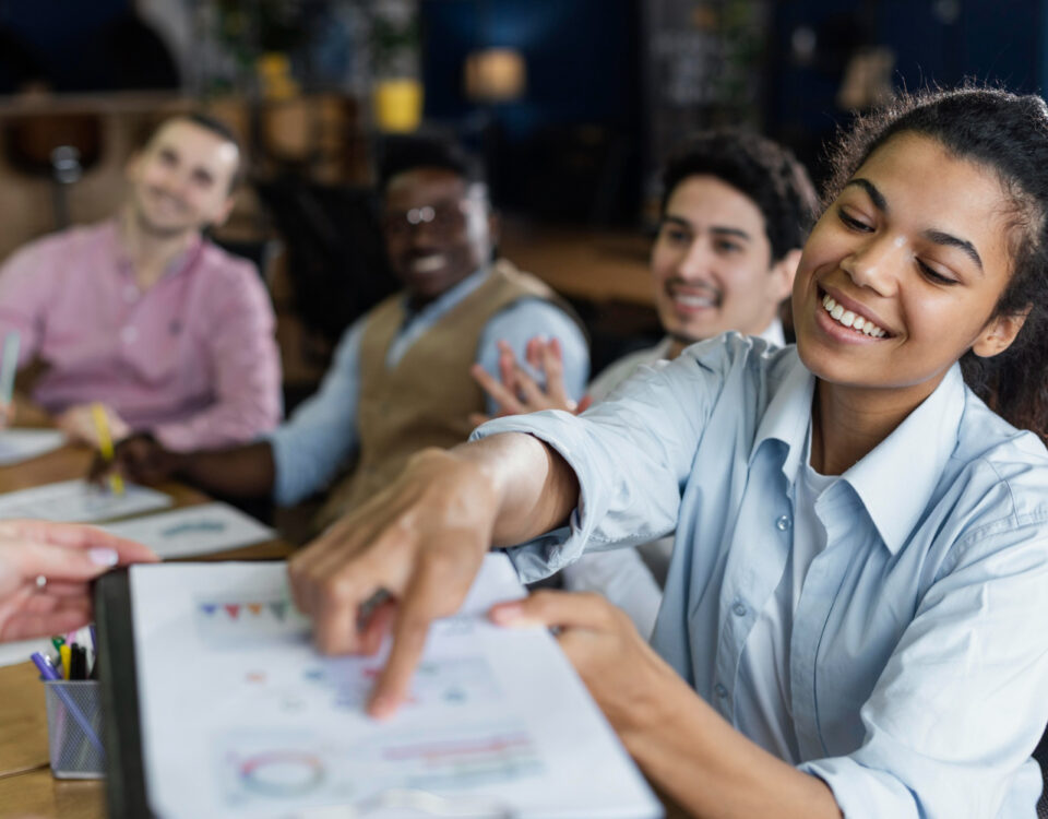 Como o curso de Administração pode abrir portas em vários setores do mercado?