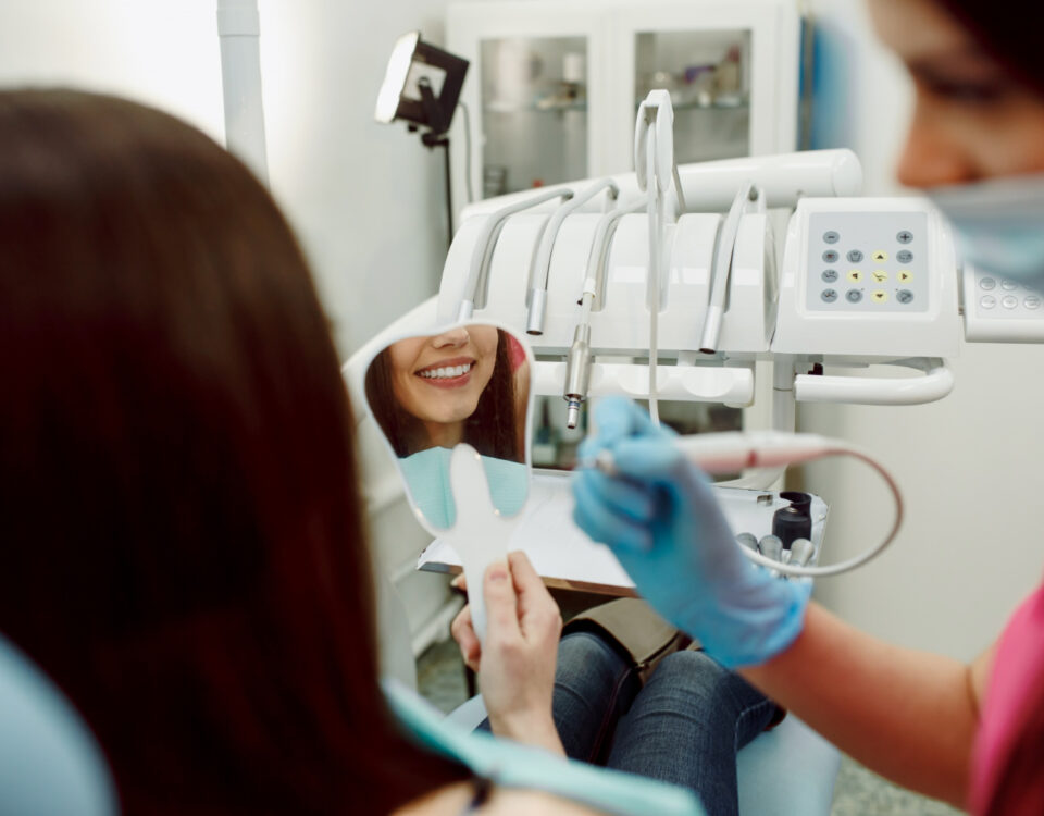 Quanto custa cuidar do sorriso em clínica odontológica