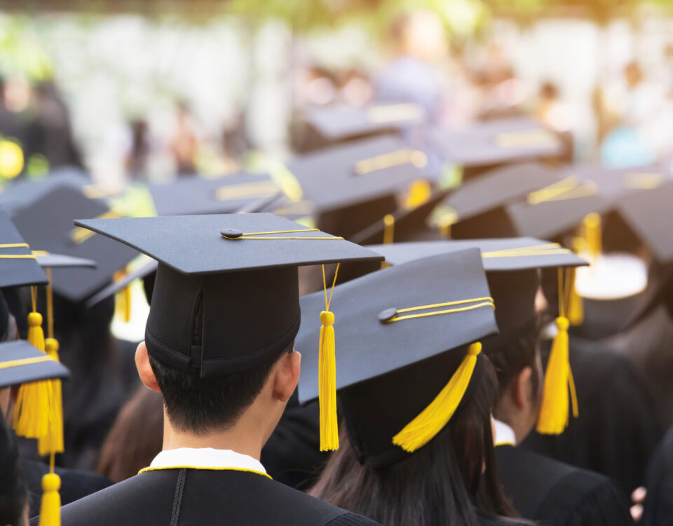 Mensalidade, juros e salário: quando a faculdade se paga?